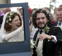 Game of Thrones Schauspieler K. Harington und R. Leslie mit erstem Hochzeitsjubiläum