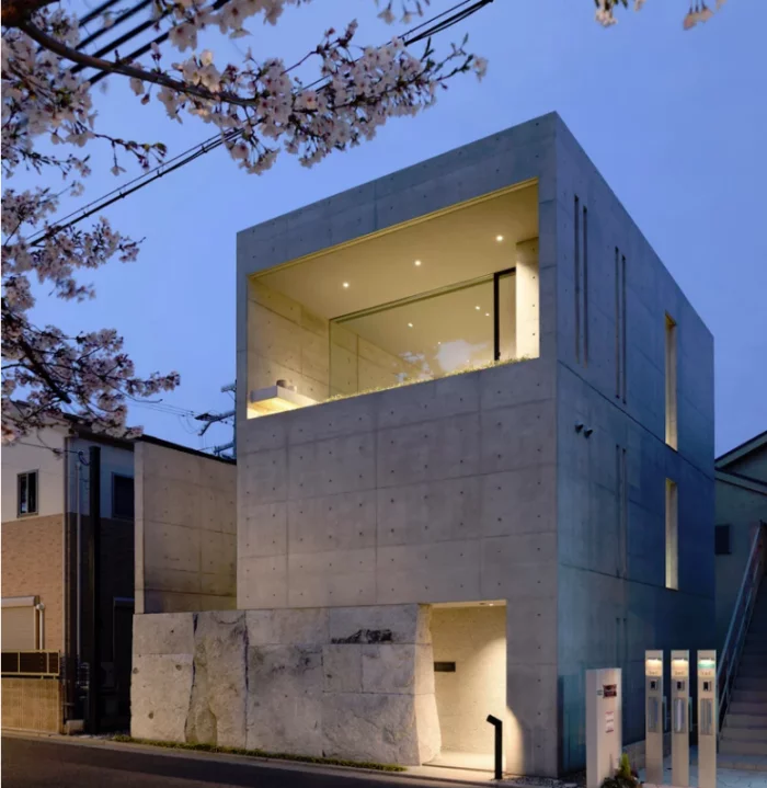 Minimalistisches Haus aus Stein und Beton in Japan zweistöckig Grundlage