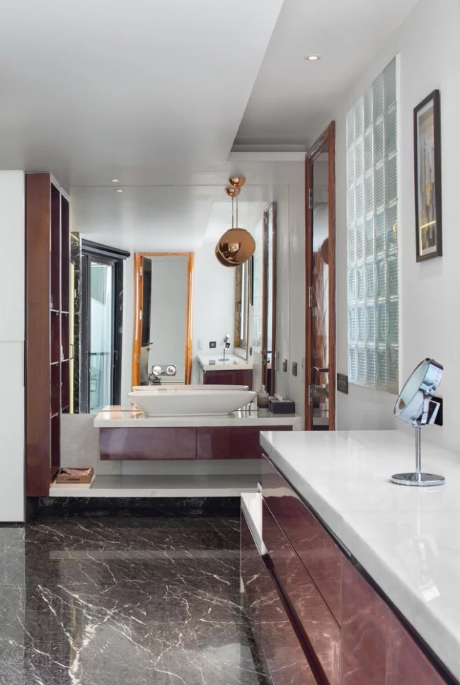 Einzigartiges Hausdesign Cleft House Indien Neu-Delhi modernes Badezimmer stilvoll und individuell gestaltet