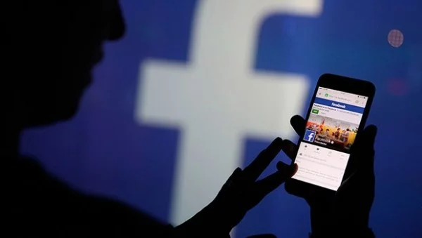 Facebook führt interaktive Anzeigen ein werbung facebook logo