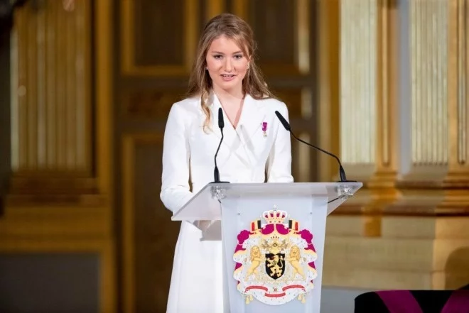 Kronprinzessin Elisabeth von Belgien 18 Jahre alt festliche Rede im Königlichen Palast
