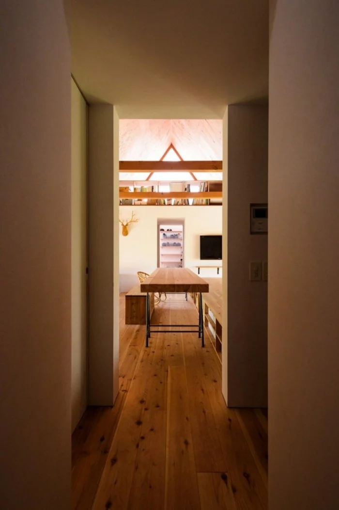 Minimalistisches Haus in Japan im Inneren die Einrichtung ist einfach die Möbel funktional und langlebig