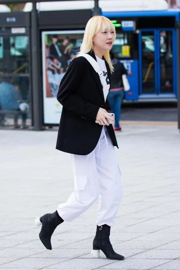 Street fashion - lange Kleider in weißer Farbe - Street Style