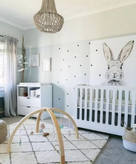 Babyzimmer in Weiß schön gestaltetes Zimmer stilvolles Design Spielmöglichkeiten
