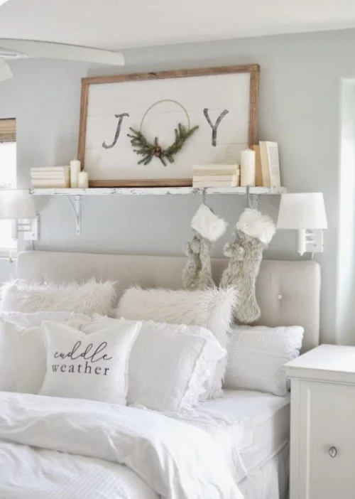 Gemütliches Schlafzimmer im Winter gestalten ganz in Weiß wenig Deko einladend
