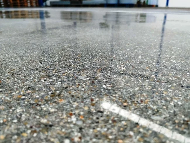 Polierter Betonboden Top 9 Vorteile für Ihr Geschäft beton mit terrazzo boden optik